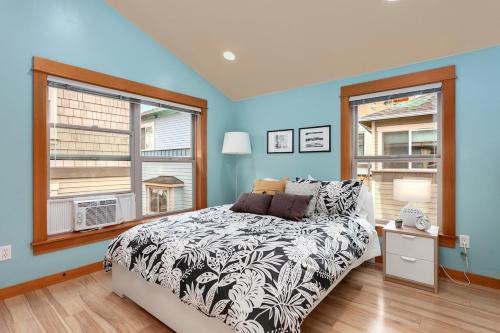 North Beacon Hill Casa | Modern Townhouse near DT Seattle & Stadium Parking