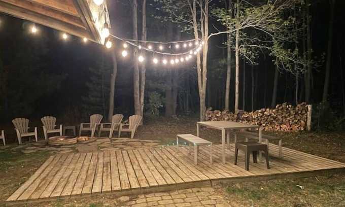 Merrillan Cabina | modern “treehouse” retreat for friends & family