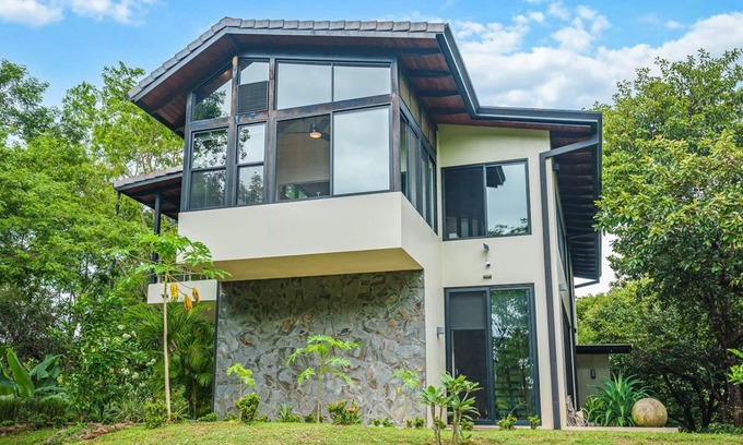 Junquillal Casa | Modern Tropical 3BR House Surrounded by Nature