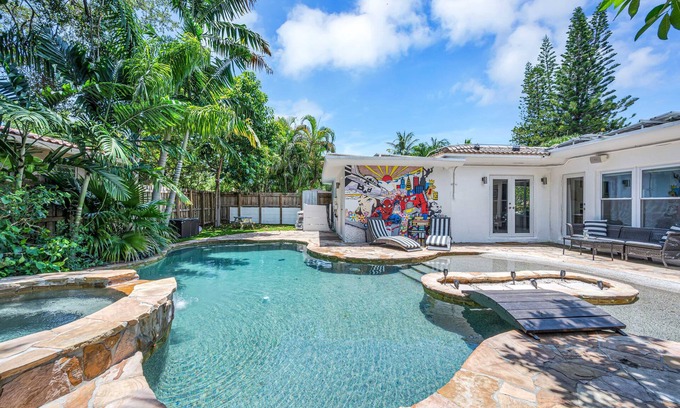 El Portal Casa | Modern Tropical Pool House North Miami- w/Jacuzzi - El Portal -
