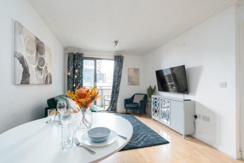 East Acton Apartamento | Modern two bed two bath opposite tube station