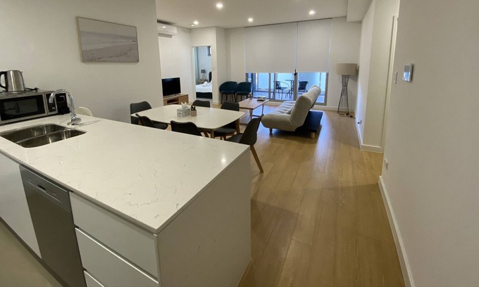 Asquith Apartamento | Modern two bedroom apartment/shops/trains