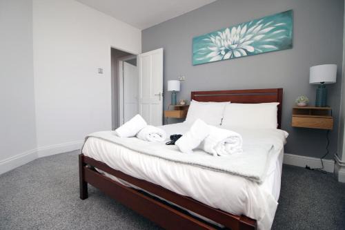 Cwmbrwla Apartamento | Modern Two-Bedroom Apartment on Robert Street, Swansea