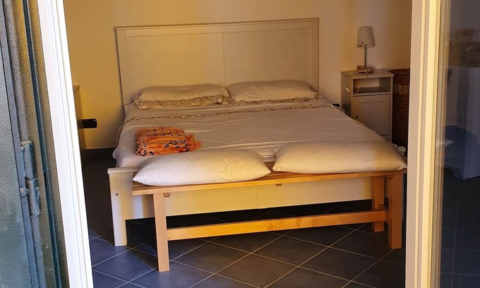 Anzio Cabaña | Modern two-story cottage with garden 90 meters to the sea