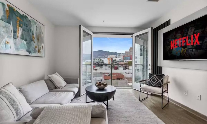Downtown Apartamento | Modern - Universal Stdios/Americana 2BD2BTH APT