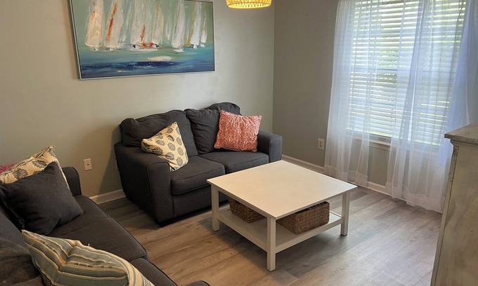 Southside Casa | Modern, updated 3-bedroom Mandarin home in Jacksonville, FL.