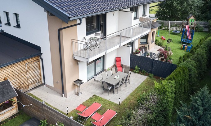 Goldegg Casa | Modern vacation home with garden and infrared sauna