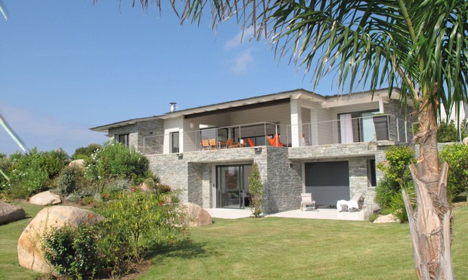 Bonifacio Casa | MODERN VILLA 10 Peronnes POOL 10 minutos de la playa y vista al campo de SPERONE