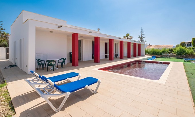 Sant Lluis Villa | Moderna Villa Cap de Font con piscina y terraza en la azotea; aparcamiento disponible, se admiten mascotas