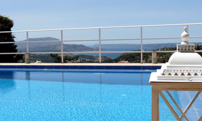 Kampia Villa | Villa moderna para 1 a 6 personas, piscina privada, hermosas vistas al mar y la montaña