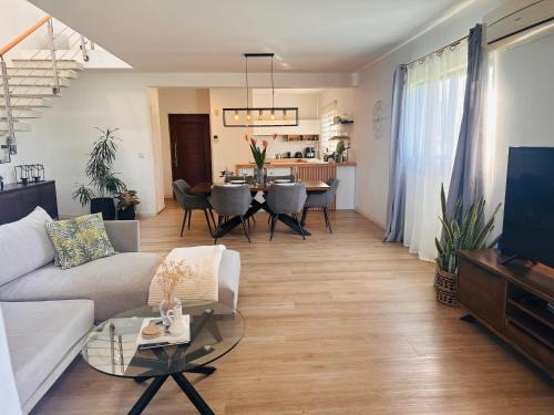 Grand-Baie Villa | Modern Villa in Grand Bay - Short Walk to Beach