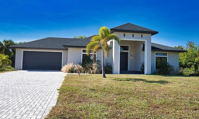 Rotonda Heights Casa | Modern villa near the beach with lanai, outdoor kitchen and fully equipped!