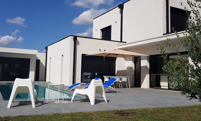 Martillac Villa | VILLA MODERNA PISCINA BURDEOS CAUDALIE