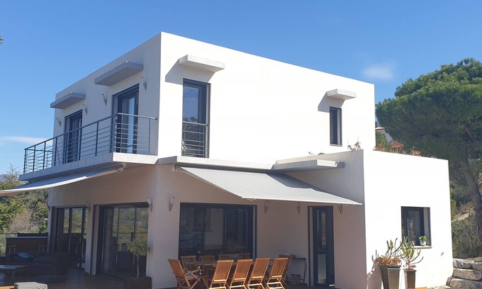 Saint Pierre de Feric Villa | VILLA MODERNA PISCINA JACUZZI