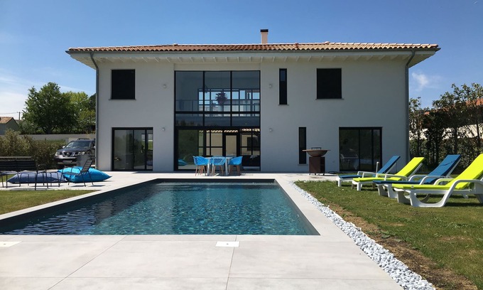 Rouffiac-Tolosan Casa | Modern villa with swimming pool, large terrace and pétanque court