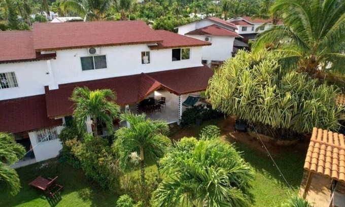 La Ceiba Casa | Modern Villa w/pool & complimentary breakfast, near Playa Bonita.