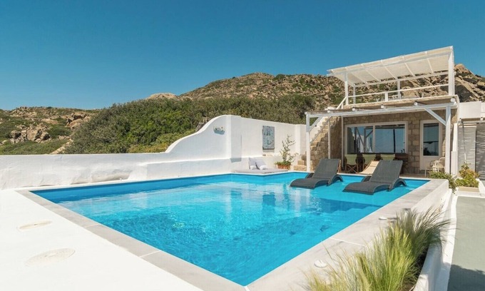 Milos Villa | Casa moderna con una impresionante vista al mar.