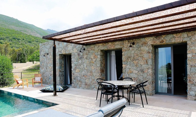Farinole Villa | Villa moderna con piscina privada en Córcega