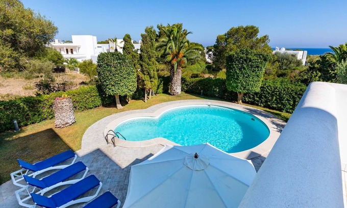 Portopetro Villa | Villa moderna con piscina privada, situada meeresnah, gran jardín