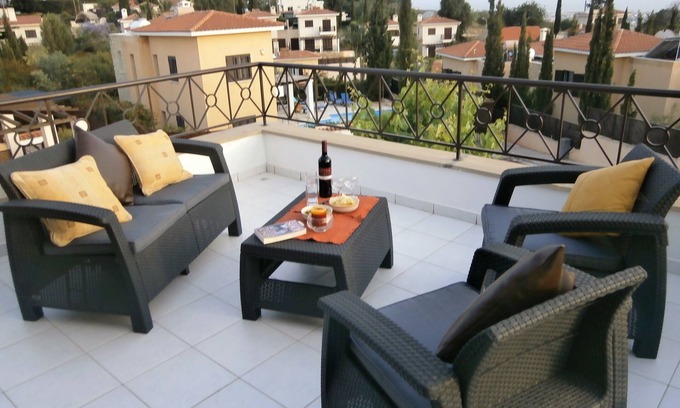 Tala Villa | Villa moderna con piscina privada y zonas de patio, vistas al mar