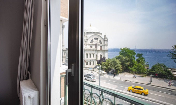 Kabatas Condominio | Modern Waterfront Apt. with a Striking View