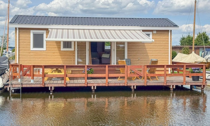 Municipality of Stichtse Vecht Chalet De Esquí | Modern waterfront chalet with airco and terrace