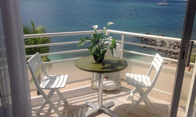 Marigot Apartamento | Estudio moderno y bien equipado, vista al mar.