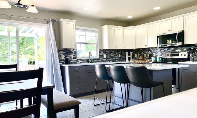 Billings Casa | Modern West-End Haven