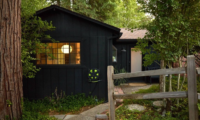 Hacienda Casa | Modern wooded gem with fast WiFi, charming deck, fireplace, W/D & central AC