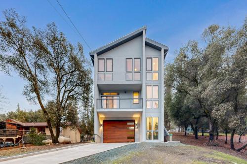 Groveland Casa | Modern Yosemite Retreat