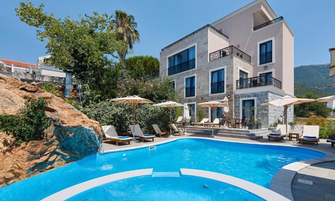 Donja Lastva Apartamento | Moderna Luxury Apartments with HEATED pool