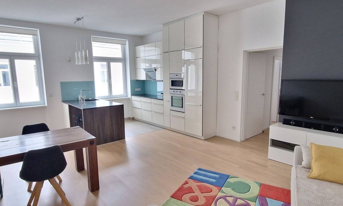 Weißgerber Apartamento | Moderne Altbauwohnung in Zentraler Hofruhelage!