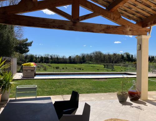 Pezenas Casa | Moderne Confort Familial Piscine naturelle 11mx3m