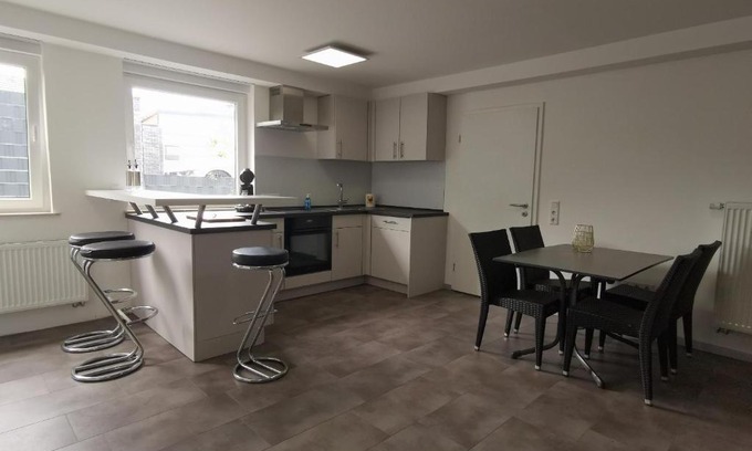 Remscheid Apartamento | Moderne Wohnung mit Terrasse und eigenem Zugang.