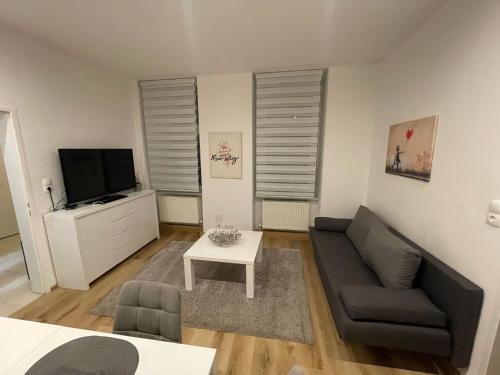 Funfhaus Apartamento | Modernes 60m2 Apartment mit Gartenblick - Hundefreundlich nähe Westbahnhof T5