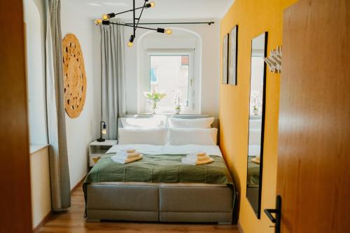 Konigstein an der Elbe Apartamento | Modernes Apartment mit Balkon und Stellplatz