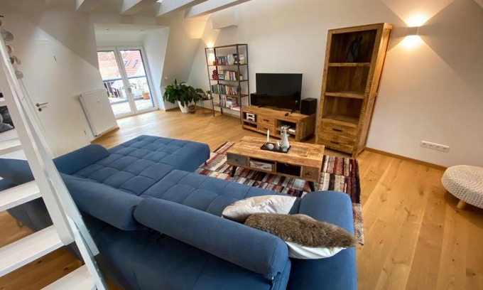 Theilheim Apartamento | modernes Penthouse, nahe Würzburg