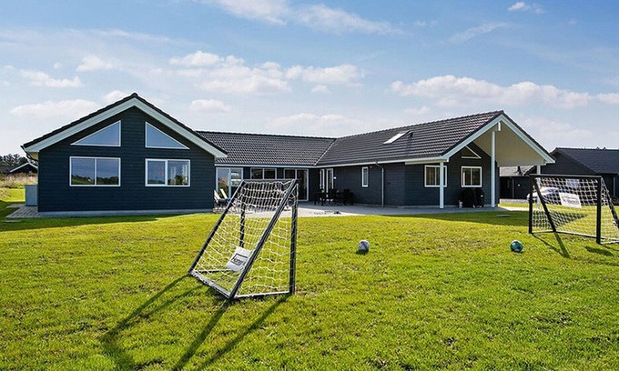 Stege Casa | Modernes Pool- und Aktivitätshaus mit 9 Schlafzimmern und 4 Bädern