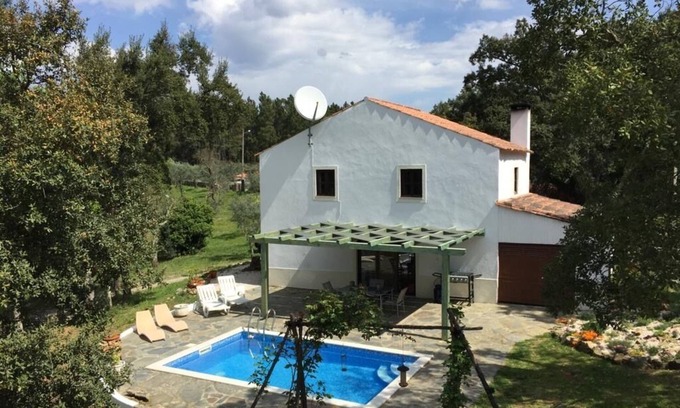 Serta Casa | Casa de campo modernizada con anexo y piscina en un bello entorno tranquilo