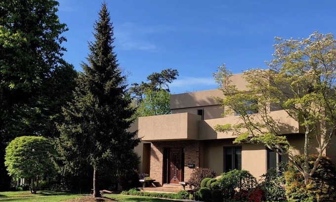 Bellport Casa | Modernist gem in Bellport Village