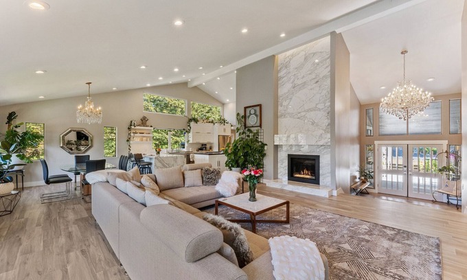 Santa Rosa Casa | Modernist Wine Country Estate Home - Newly remodeled & centrally located JACUZZI