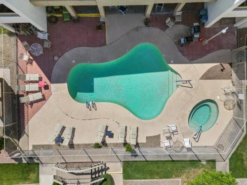 Marble Casa | Modernized 1br Condo W Shared Pool & Spa