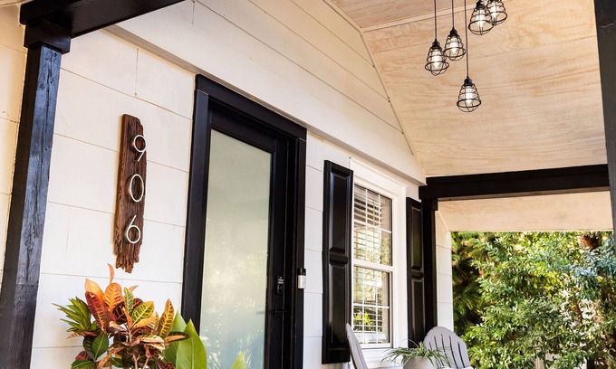 East Pensacola Heights Cabaña | Modernized 2BR Historic Home w/ King bed