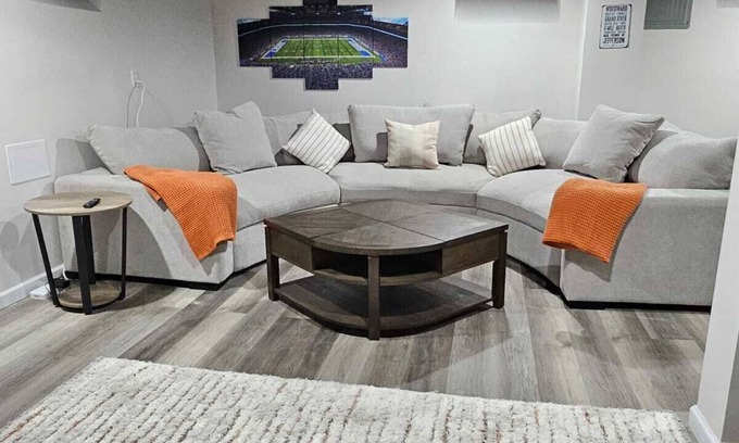 Dearborn Casa | Modernized Dearborn Gem-Telegraph/Ford Rd
