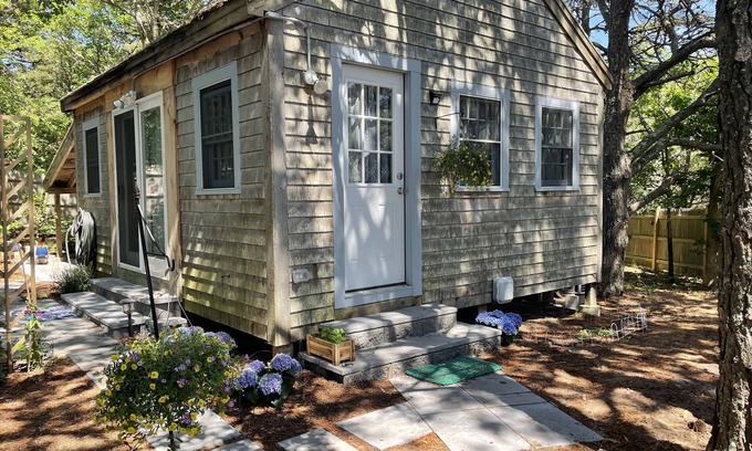 North Eastham Cabaña | Modernized, renovated, cozy cottage steps away from a private beach.