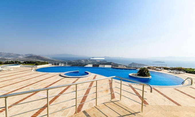 Mentese Apartamento | Modernly Designed 2BR Villa W/ Communal Pool & Balcony Bodrum Apartment 1005