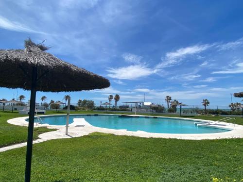 Chiclana de la Frontera Apartamento | Moderno Apartamento Primera Línea Playa de La Barrosa by ChiclanaDreams
