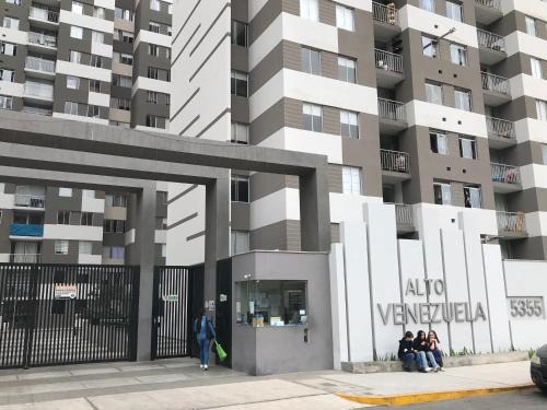San Miguel Apartamento | Moderno Apartamento en Condominio Alto Venezuela