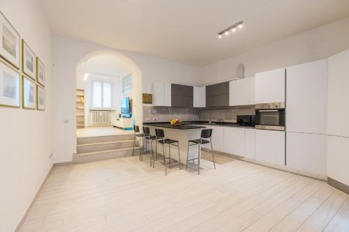 Albate Apartamento | Moderno Appartamento Grande Comfort Como