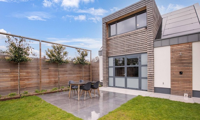Bunde Casa | Moderna casa de vacaciones en Bunde con una bonita terraza
